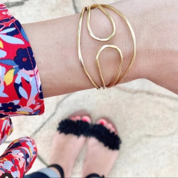 :: Stella & Dot⚜️[GOLD] Fitz Cuff Bracelet - Picture 3 of 8